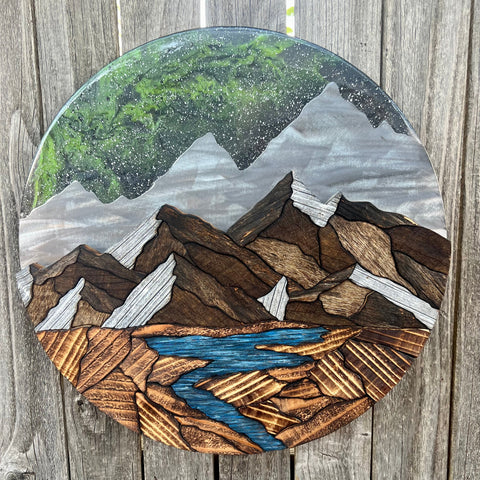 "Aurora Borealis Dreams" (18in Round)